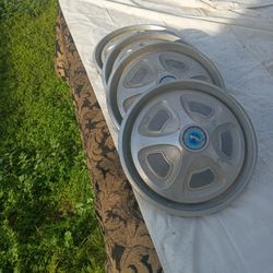 Four Original Cougar Hubcaps I Had Listed For 45 But I Have To Leave In The Morning I'll Sell It Right Now For 20 Bucks Whoever Wants To Come To Buy 