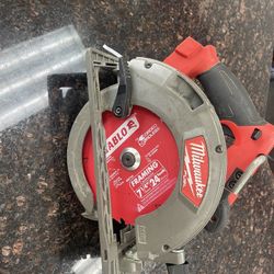 Milwaukee Fuel Brushless Circular Saw 
