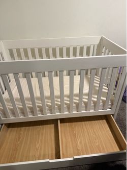 Crib with drawer