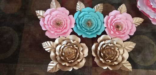 Paper flowers and paper roses. Flores de papel