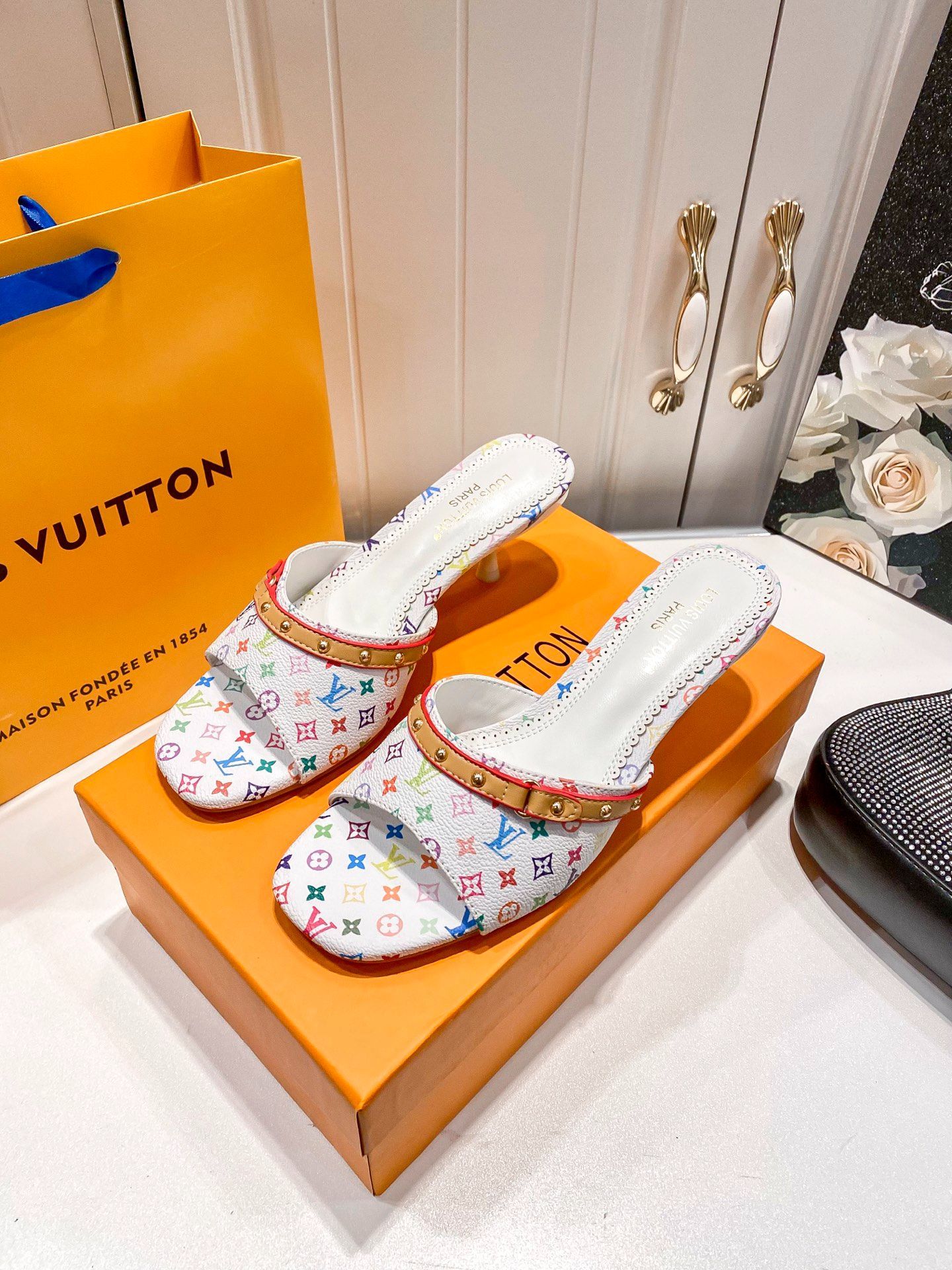 women new summer slippers nwt
