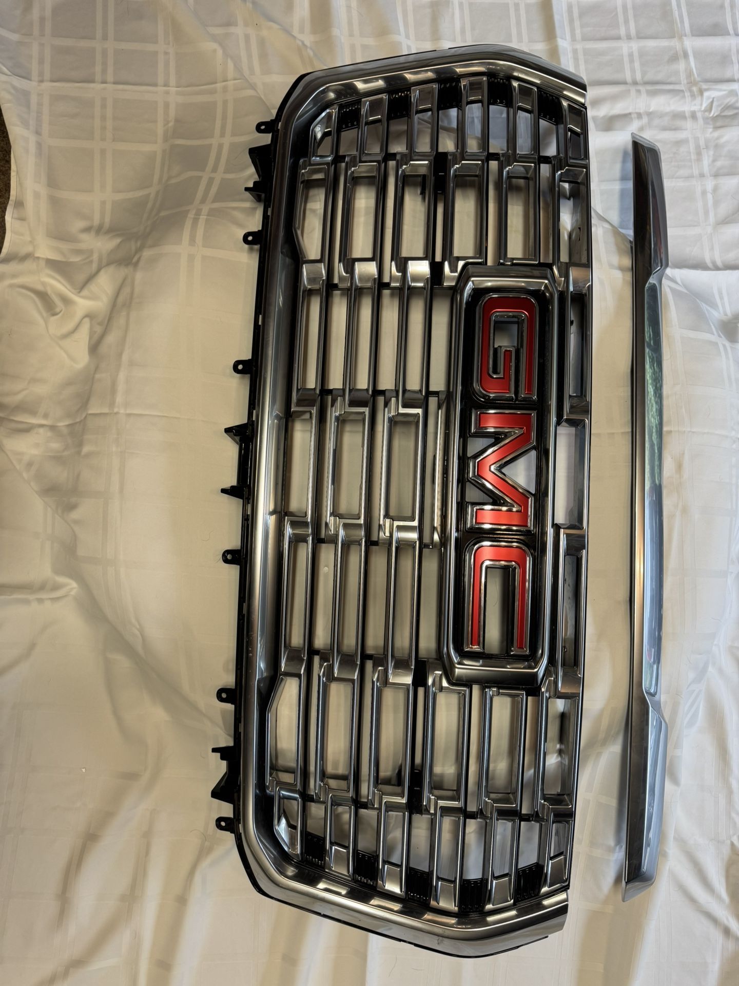 2025 GMC Yukon Denali OEM Grille