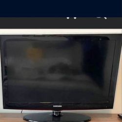 Samsung  Flat Screen 32" TV. Non Negotiable price!
