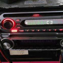 Sony CDX-GT100 car stereo.