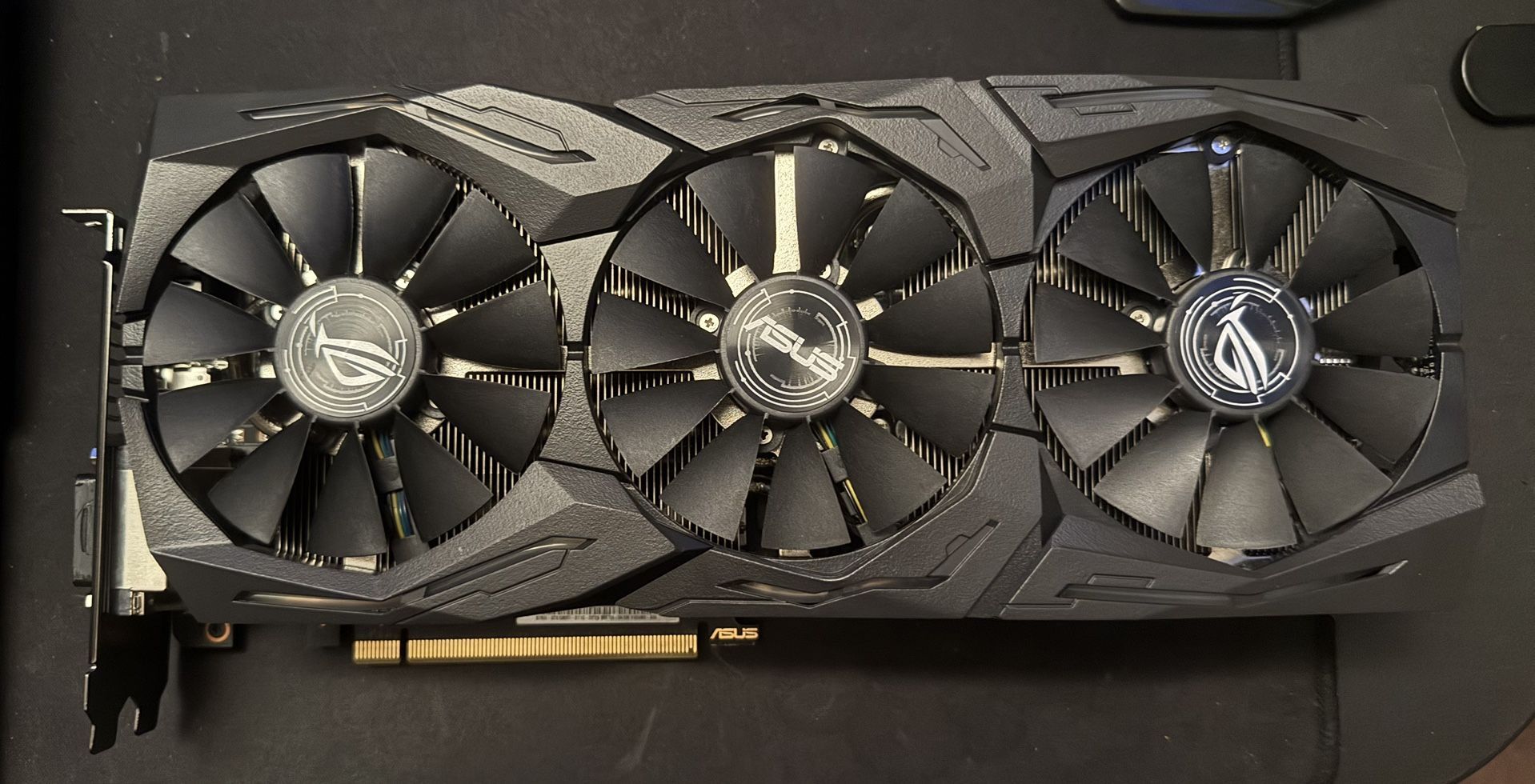 ASUS ROG-STRIX: GTX1080ti (11 GB)
