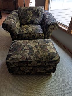 Cozy Tapestry Leaf-Print Armchair & Matching Ottoman Set – Great Condition