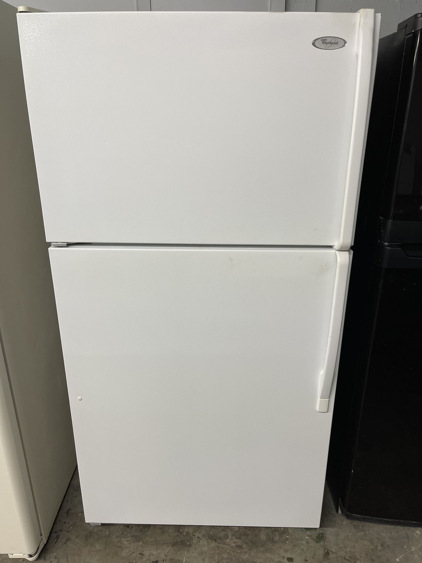 Whirlpool White Refrigerator ‼️60 Day Warranty‼️