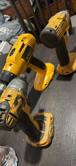 Dwalt power tools and battery