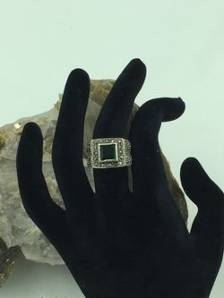 Vintage 925 STER Silver Green Stone Ring 5.75