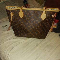 Louis Vuitton Bag for Sale in Desoto, TX - OfferUp