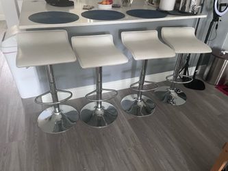 4 adjustable bar stools