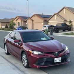 2018 Toyota Camry · LE Sedan 4D