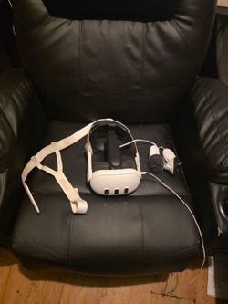 Metaquest 3 With Both Controllers And Original Strap