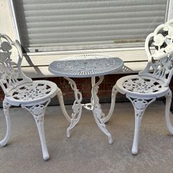 Absolutely Beautiful Wrought Iron PATIO FURNITURE - Great Shape