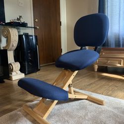 Ergonomic kneeling chair