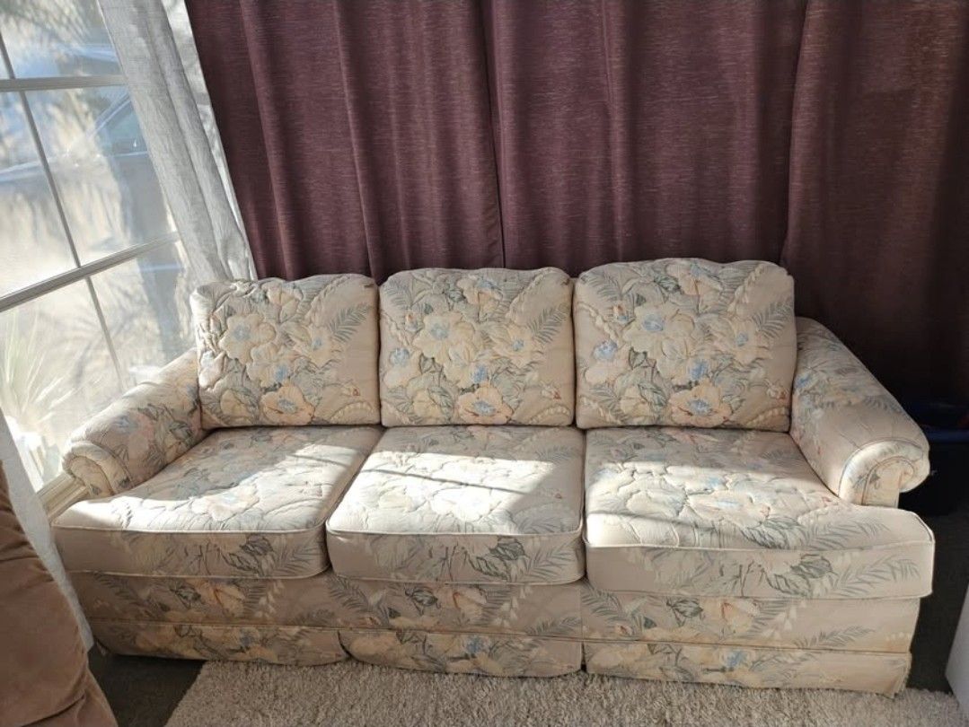 Grandview Tufted Queen Sleeper Sofa – Custom Crafted – USED