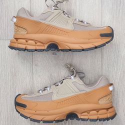 Nike Zoom Vomero Roam Winterized Running Shoes HQ2181-200 Women's Size 6 MSRP $180