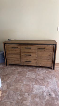 Kitchen cabinet. MUST GO TODAY