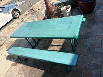 outdoor metal picnic table