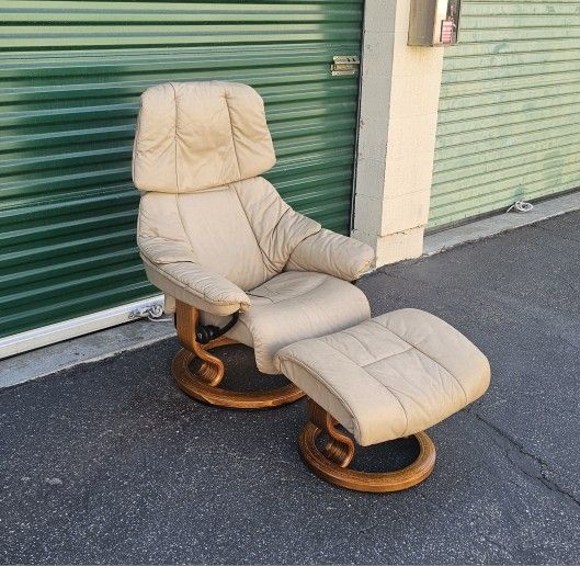 Vintage Ekornes Stressless Reno Lounge Chair & Ottoman Leather Recliner Swivel Chair Scandinavian