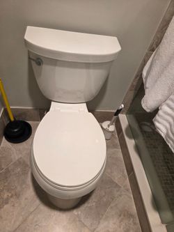 Nice high end Kohler round toilet 75% off excellent condition