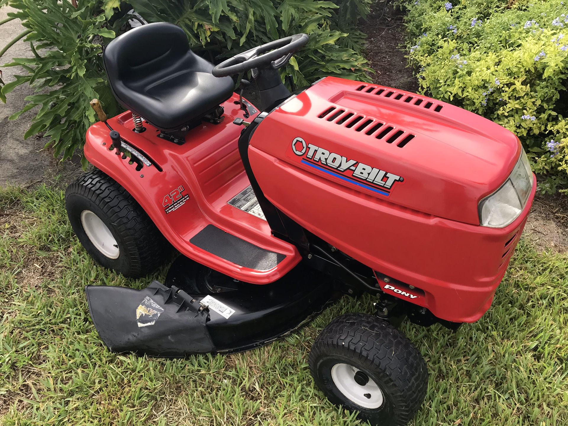 Troy Built Riding Lawnmower / Lawn Mower