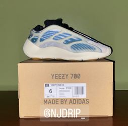 Yeezy Boost 700 Kyanite  Size 6