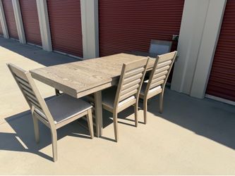 Dinning room table
