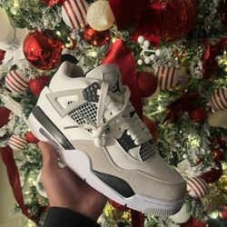 Jordan 4 New 130$ Sizes 8M, 8.5M