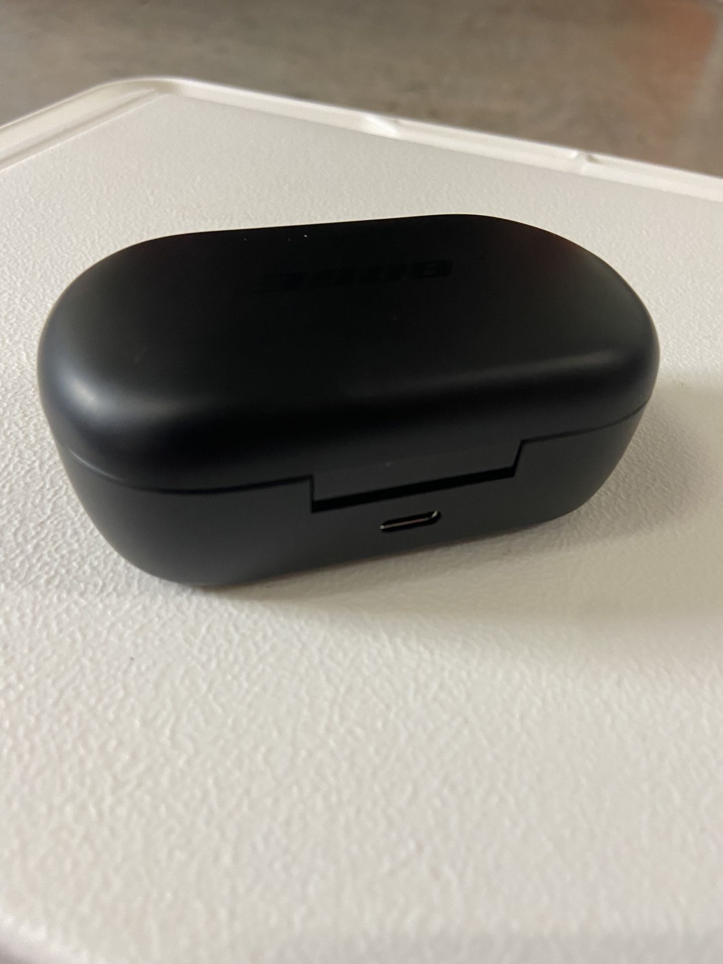 New Bose Quiet Comfort Noise Cancelling Wireless Headphones