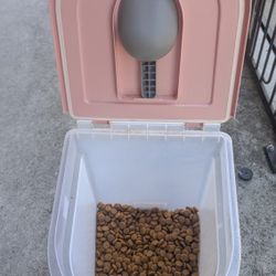 Air Tight Pet Food Storage Container With Scoop