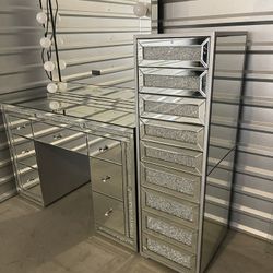 Beautiful Vanity And Mirror And 9 Drawers Vanity 
