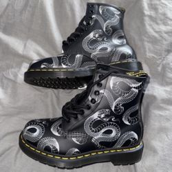 1460 Serpent Leather Boots - Dr. Marten 