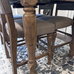 Ashly furniture Versatile Dining Table Set - Perfect for Any Occasion!