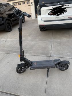 Ausom L2  electric scooter with helmet