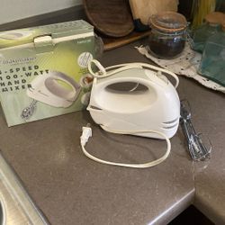 Hand mixer 