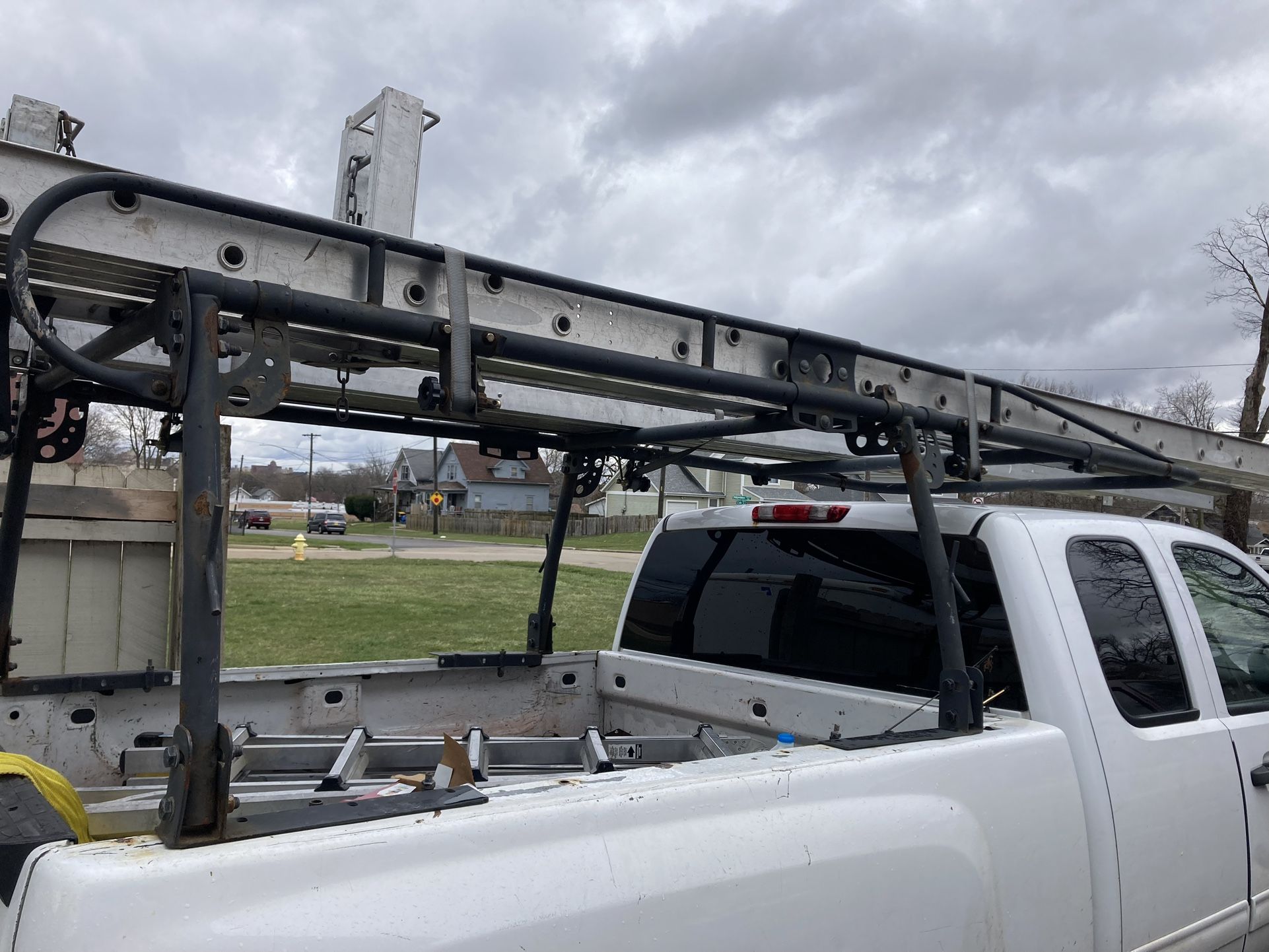 Universal Ladder Rack