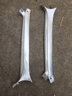 Impala Pillar Moldings..original..100$..