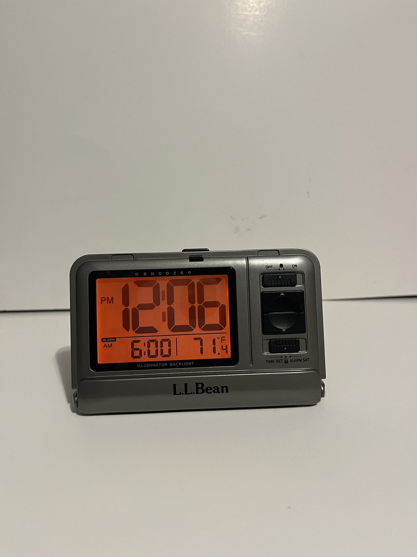 LL Bean Night Finder IV Travel Alarm Clock With LED BacklightClock Model 0KSU8