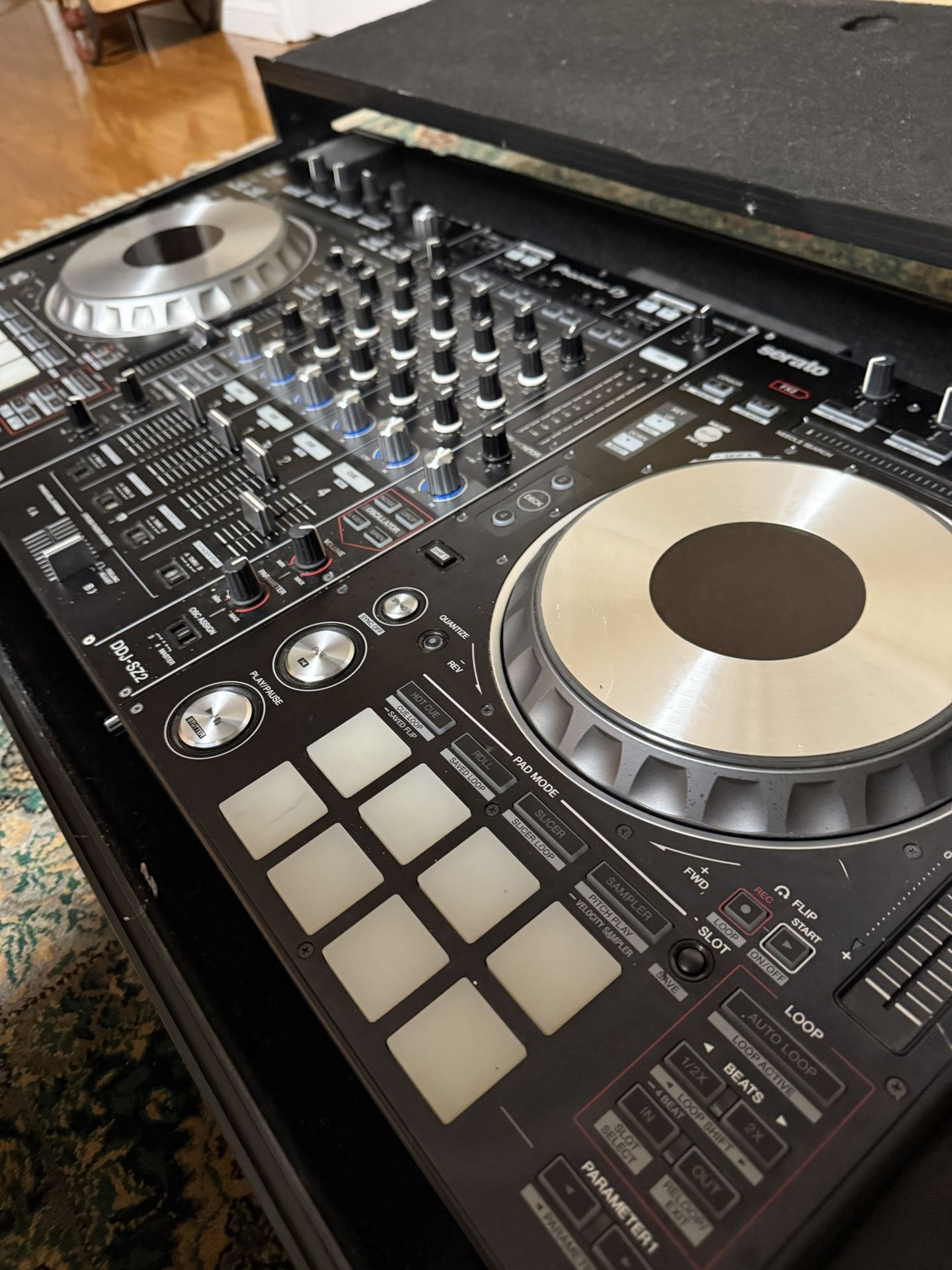 Pioneer DDJ- SZ2 DJ Controller - With Flight Case