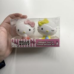 Hello Kitty Ceramic Salt & Pepper Shaker Set 