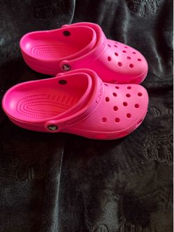Kids crocs size 6 worn only once!