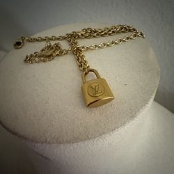 Louis Vuitton Lockit Pendent Gold 