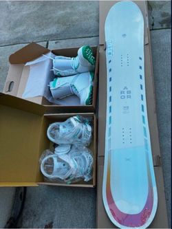 Arbor Snowboard with Boots and Bindings Bundle Size 6 Women