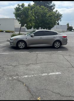 Kia óptima LX FE 2018 título limpio 110747 millas título y smog en mano placas junio 2027 estéreo de pantalla con cámara y sensores de reversa bluetoo