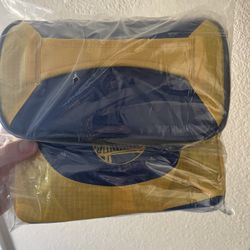 OFFICIAL NBA LOGO BRAND GOLDEN STATE WARRIORS INSULATED LINCH COOLER WITH STRAP