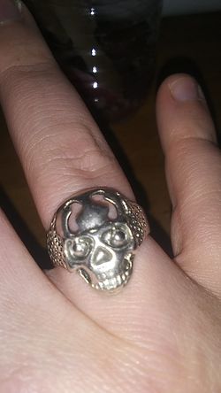 Skull ring