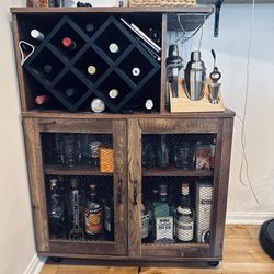 Rustik Oak Bar Cabinet With Wine Shelf
