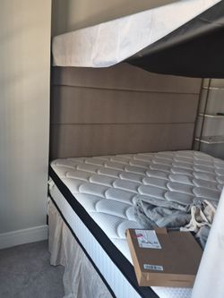 King canopy bed