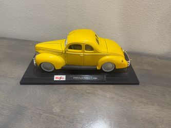 Maisto 1939 Ford Deluxe Coupe Die-Cast Model